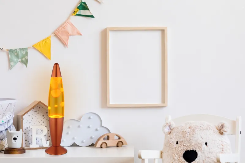 Etna Orange kinderlampe Von Globo Lighting - Etna &auml;r en fascinerande lavalampa med gul v&auml;tska och oranget vax som sm&auml;lter l&aring;ngsamt och skapar hypnotiska ljuseffekter.