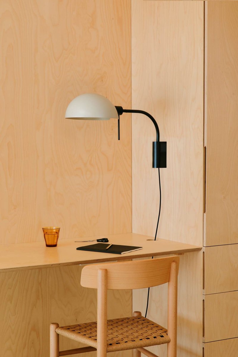 Dominica 50cm Beige wandlampe Von Faro Barcelona - Inspiriert von der &auml;sthetischen Bewegung in Chicago zwischen 1900 und 1940 strahlt sie Authentizit&auml;t und Eleganz aus.