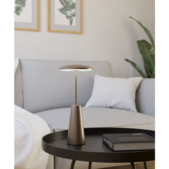Piccola 28cm Bronze tragbare Von Eglo - Piccola ist eine flexible und stilvolle Lichtquelle, die sich gleichermaßen gut für zu Hause und unterwegs eignet.