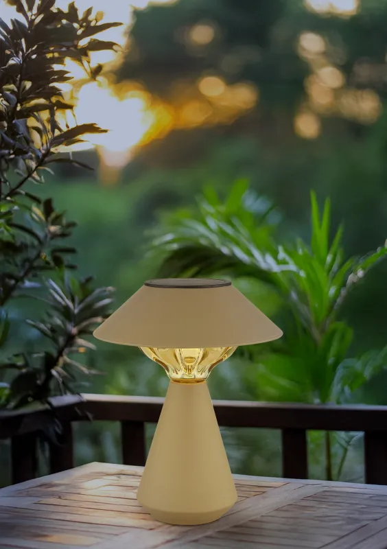 Cup LED Sand solarleuchte Von Globo Lighting - Den diskreta designen sm&auml;lter in i alla milj&ouml;er och med IP44-klassning &auml;r den t&aring;lig mot v&auml;der och vind.