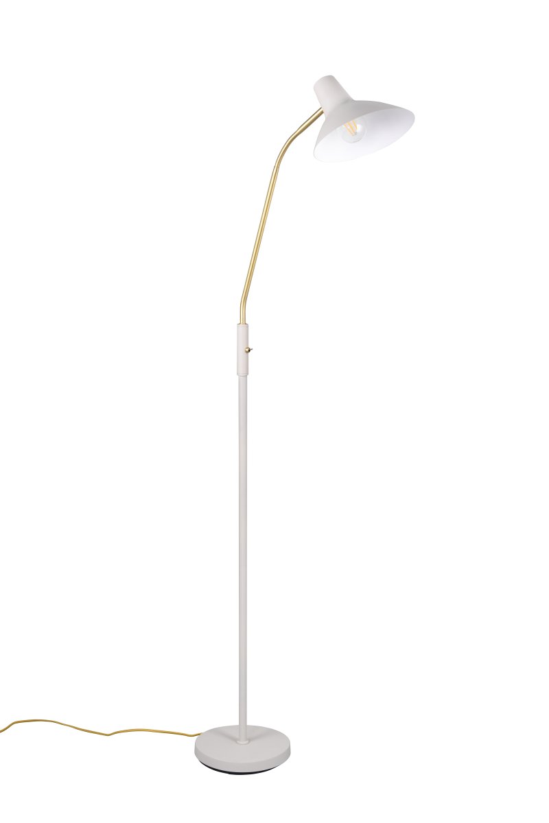 Traveller Grau stehlampe Von Trio Lighting - Die warmgraue Farbgebung und der Leuchtarm aus mattem Messing verleihen der Leuchte eine edle Note, während sich das minimalistische Design harmonisch in verschiedene Einrichtungsstile einfügt.