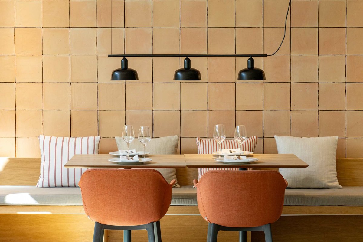 Tatawin 100cm Schwarz hängelampe Von Faro Barcelona - Eine einzigartige und ausdrucksstarke Deckenleuchte, die kulturelle Form mit modernem Design verbindet &ndash; perfekt als Blickfang in jedem Raum, von der K&uuml;che bis zum Wohnzimmer.