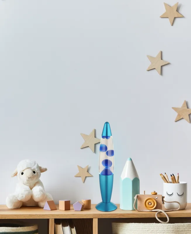 Etna Blau kinderlampe Von Globo Lighting - Etna &auml;r en fascinerande lavalampa med klar v&auml;tska och bl&aring;tt vax som sm&auml;lter l&aring;ngsamt och skapar hypnotiska ljuseffekter.