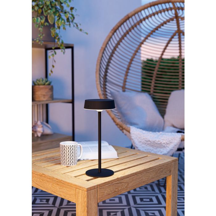Simeri 30cm Schwarz solarleuchte Von Eglo - Simeri ist eine stilvolle, solarbetriebene Tischlampe, die Form und Funktion f&uuml;r den Innen- und Au&szlig;enbereich vereint.
