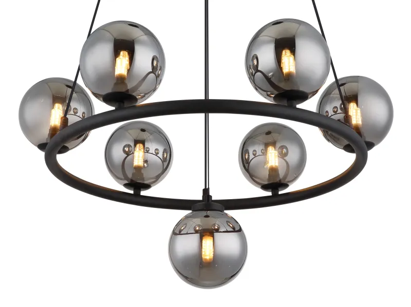 Riha Ø60 Rauchfarben hängelampe Von Globo Lighting - Lampan &auml;r av mattsvart metall och ger ditt hem en lyxig och inbjudande atmosf&auml;r.