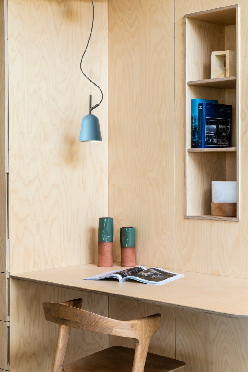 Studio Ø10 Blau hängelampe Von Faro Barcelona - Studio passt sowohl in moderne Wohnr&auml;ume als auch in designorientierte B&uuml;ros &ndash; perfekt, wenn Sie Funktion und &Auml;sthetik verbinden m&ouml;chten.