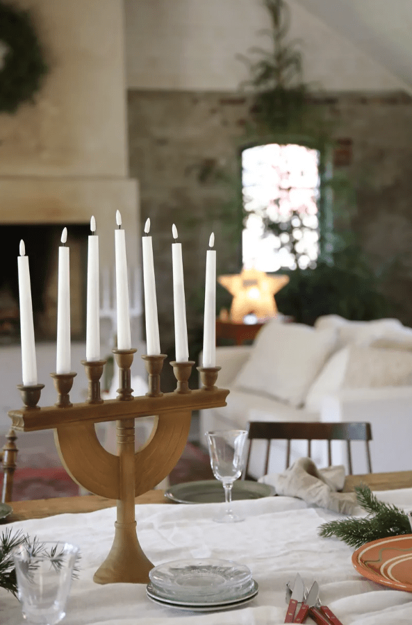 Torpa 7L Brauner Fleck Von Markslöjd - Dank Timer (2, 4, 6 oder 8 Stunden) und kabellosem Design ist der Kerzenst&auml;nder flexibel in Ihrem Zuhause zu platzieren.