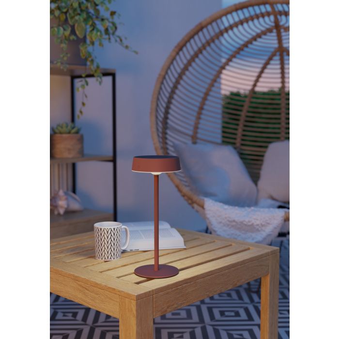 Simeri 30cm ROT solarleuchte Von Eglo - Simeri ist eine stilvolle, solarbetriebene Tischlampe, die Form und Funktion für den Innen- und Außenbereich vereint.
