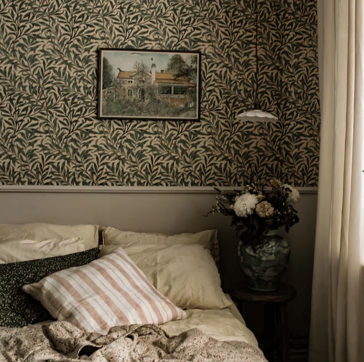 Gustav Ø20 Weiß fensterlampe Von Strömshaga - Eine elegante Deckenleuchte, die klein und schlank ist und gut &uuml;ber einen K&uuml;chentisch, in ein Fenster oder in ein Schlafzimmer passt.