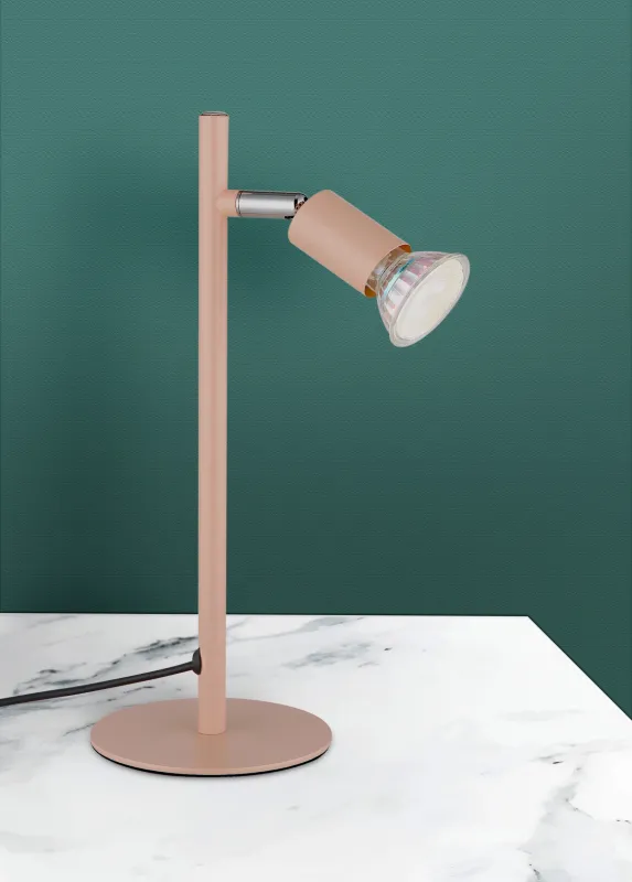 Matrix 30cm Orange schreibtischlampe Von Globo Lighting - Den runda basen och det raka metallr&ouml;ret i matt aprikos f&auml;rg ger ett modernt och elegant uttryck.