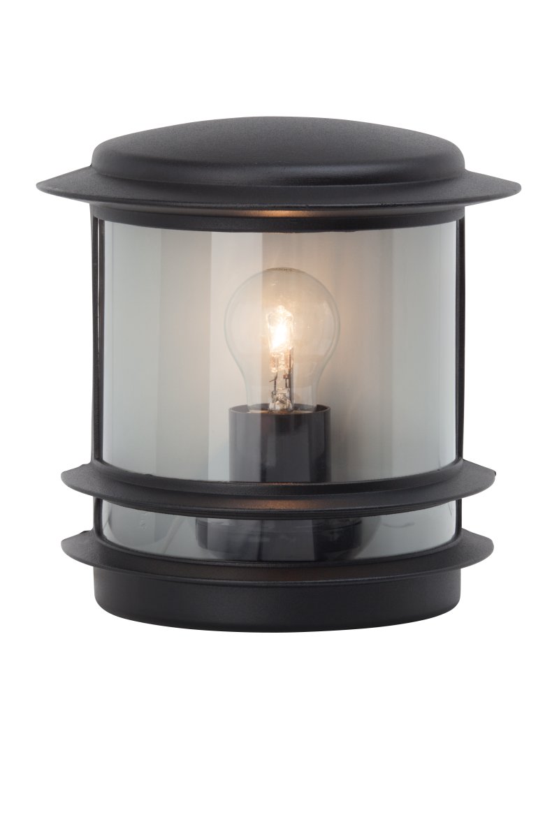 Hollywood Schwarz außenlampe Von Brilliant - Die Hollywood-Außenwandleuchte ist eine vielseitige Wahl, die perfekt neben die Haustür oder als dekorative Beleuchtung auf einer Terrasse passt.