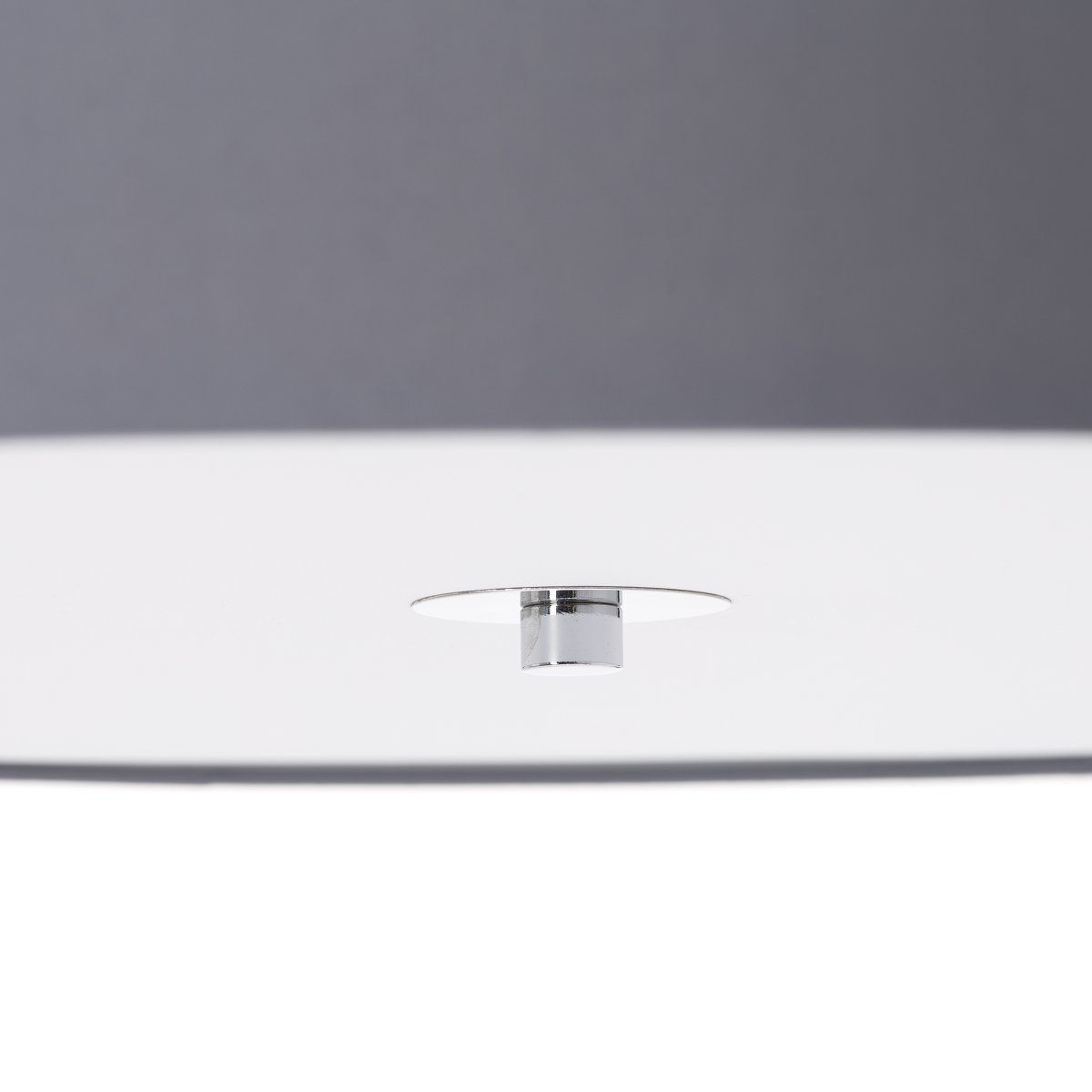 Andria Ø60 Grau deckenleuchte Von Brilliant - Mit seiner trendigen Farbgebung in Grau sorgt es f&uuml;r eine angenehme Atmosph&auml;re und l&auml;sst sich problemlos mit unterschiedlichen Einrichtungsstilen kombinieren.