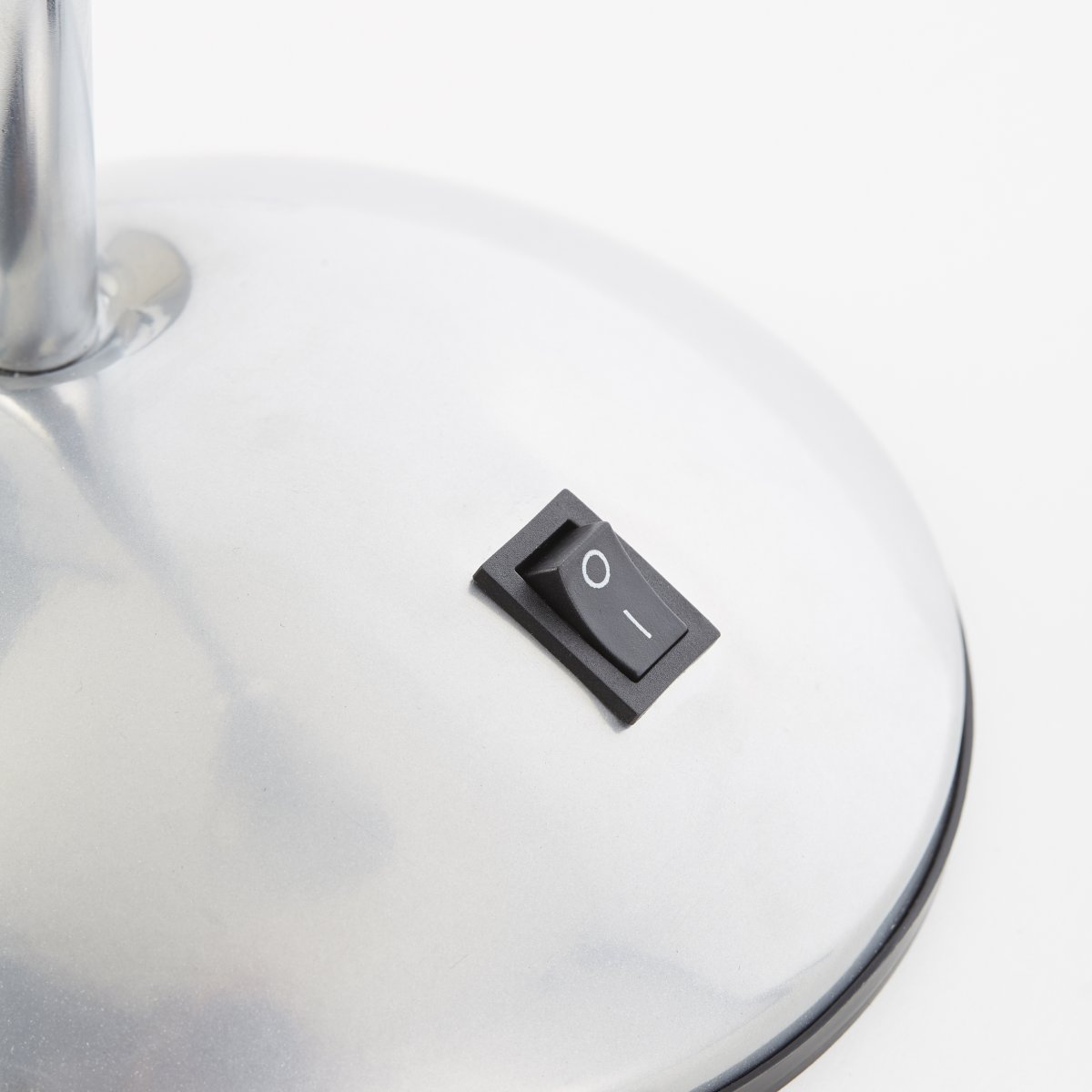 Allison 34cm Silber schreibtischlampe Von Brilliant - Die Allison-Tischlampe ist eine elegante und praktische Erg&auml;nzung f&uuml;r das Arbeits- und Wohnzimmer, perfekt zum Lesen, Schreiben oder als dekorative Beleuchtung.