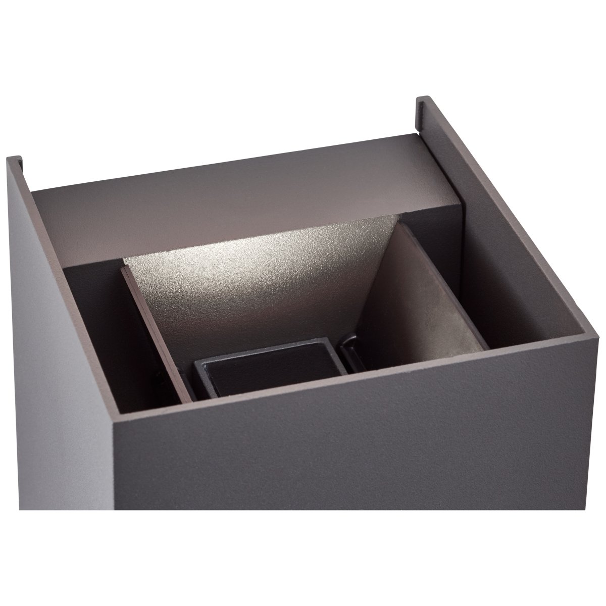 Hilly Dunkelgrau außenlampe Von Brilliant - Mit der Schutzart IP44 ist die Lampe gegen Spritzwasser geschützt und eignet sich perfekt für den Außenbereich.