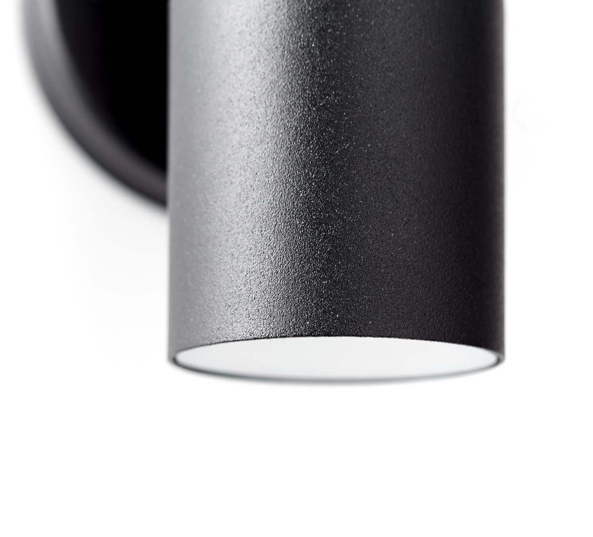 Jandy Schwarz außenlampe Von Brilliant - Die Lampe verfügt über die Schutzart IP44 und ist somit gegen Spritzwasser geschützt, was sie ideal für den Einsatz im Außenbereich macht.