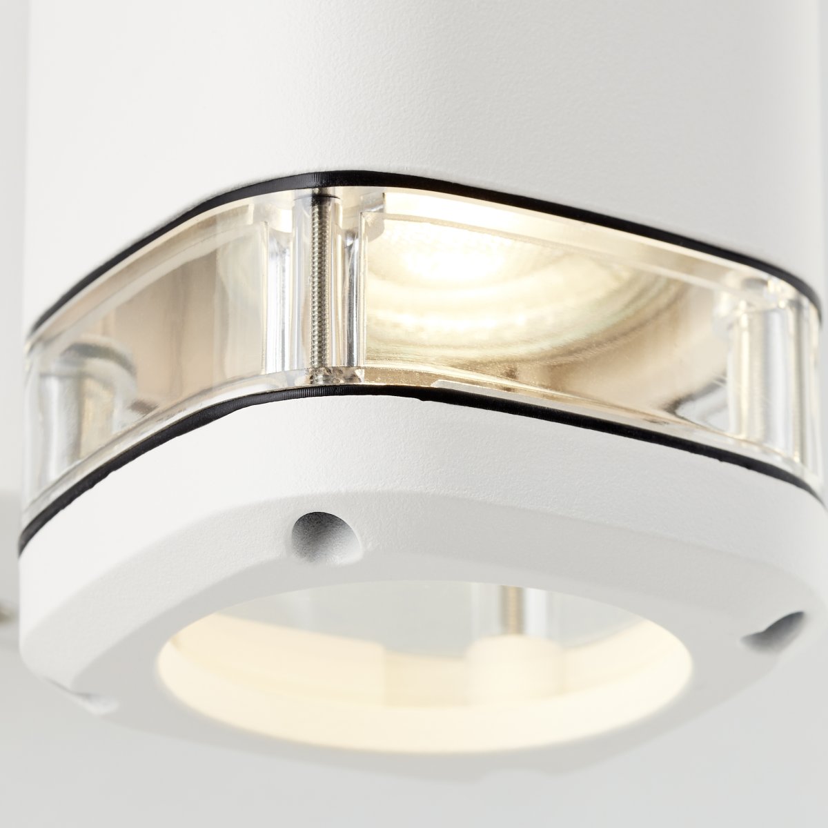 Jandy Weiß außenlampe Von Brilliant - Durch den Lichtaustritt sowohl nach oben als auch nach unten entstehen spannende Lichteffekte, weshalb sie besonders gerne für Hauswände verwendet wird.