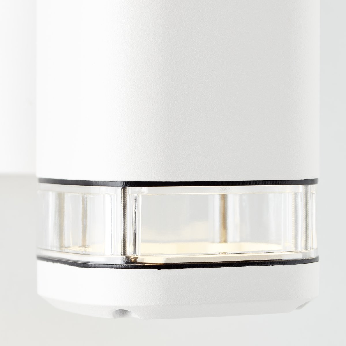 Jandy Weiß außenlampe Von Brilliant - Durch den Lichtaustritt sowohl nach oben als auch nach unten entstehen spannende Lichteffekte, weshalb sie besonders gerne für Hauswände verwendet wird.