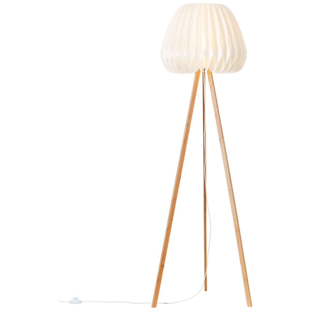 Inna Helles Holz stehlampe Von Brilliant - Die Stehleuchte Inna ist ein modernes Einrichtungsdetail mit stilvollem Design aus Bambus und weißem Kunststoff.