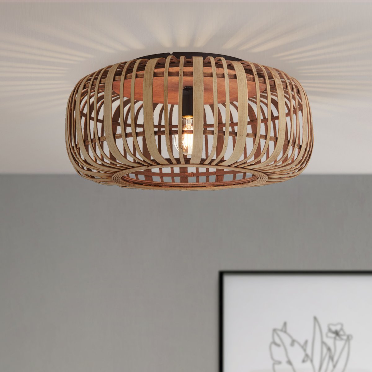 Woodrow Ø50 Natur deckenleuchte Von Brilliant - Die Lampe gibt ein warmes und angenehmes Licht und erzeugt eine angenehme Atmosph&auml;re im Raum.