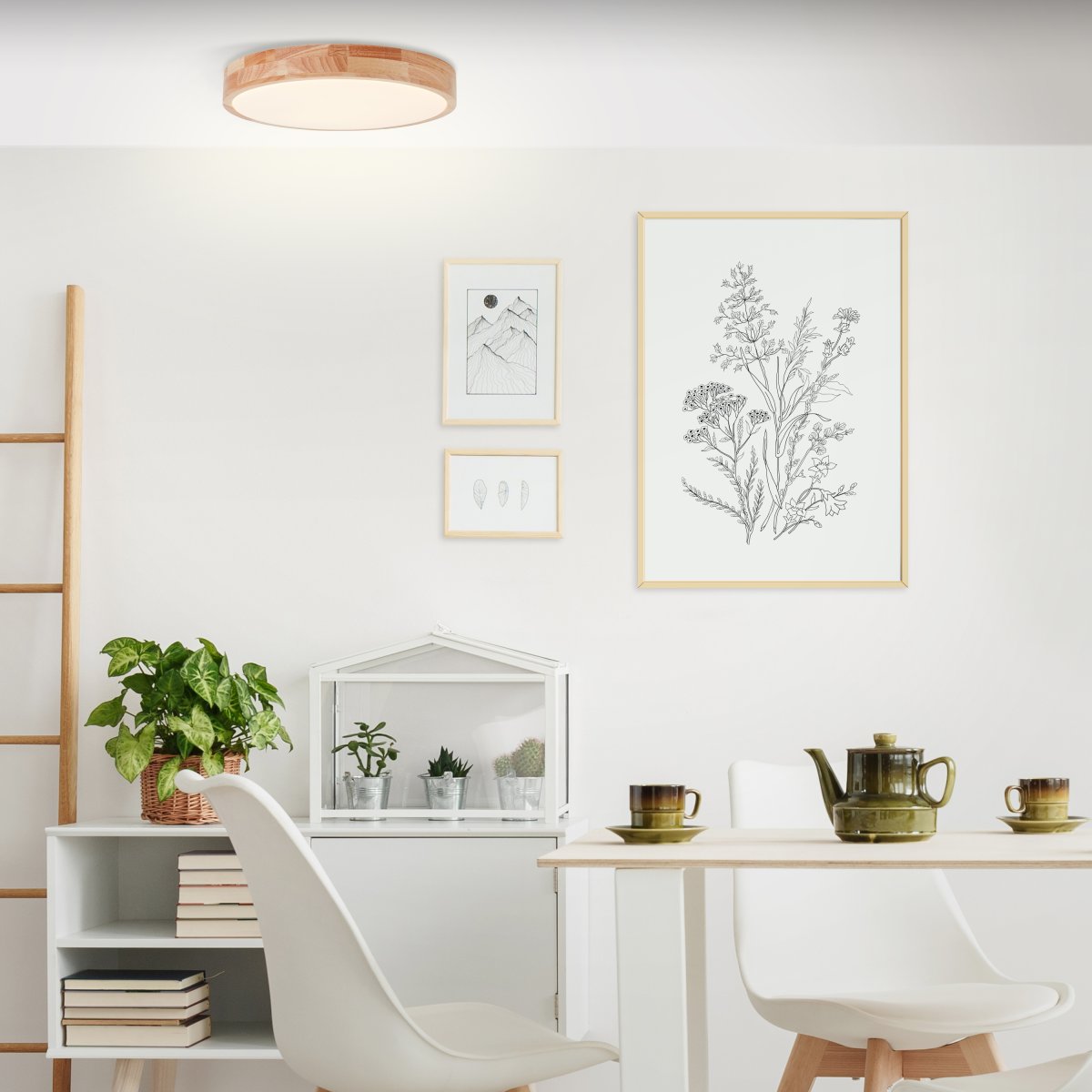 Slimline Ø40 Helles Holz deckenleuchte Von Brilliant - Es ist perfekt f&uuml;r die Wand- und Deckenmontage geeignet und passt sowohl in funktionale als auch in stilvolle Umgebungen.