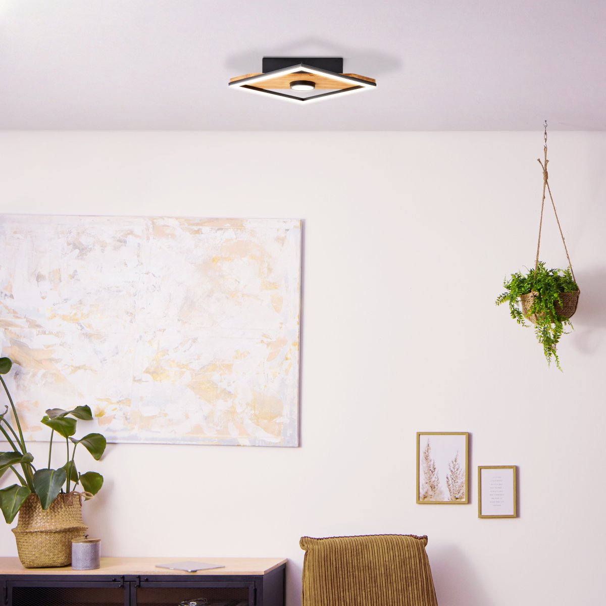 Woodbridge 25cm Holz deckenleuchte Von Brilliant - Die Lampe kombiniert mattschwarzes Metall mit Holzdetails und schafft so eine wohnliche und nat&uuml;rliche Atmosph&auml;re.