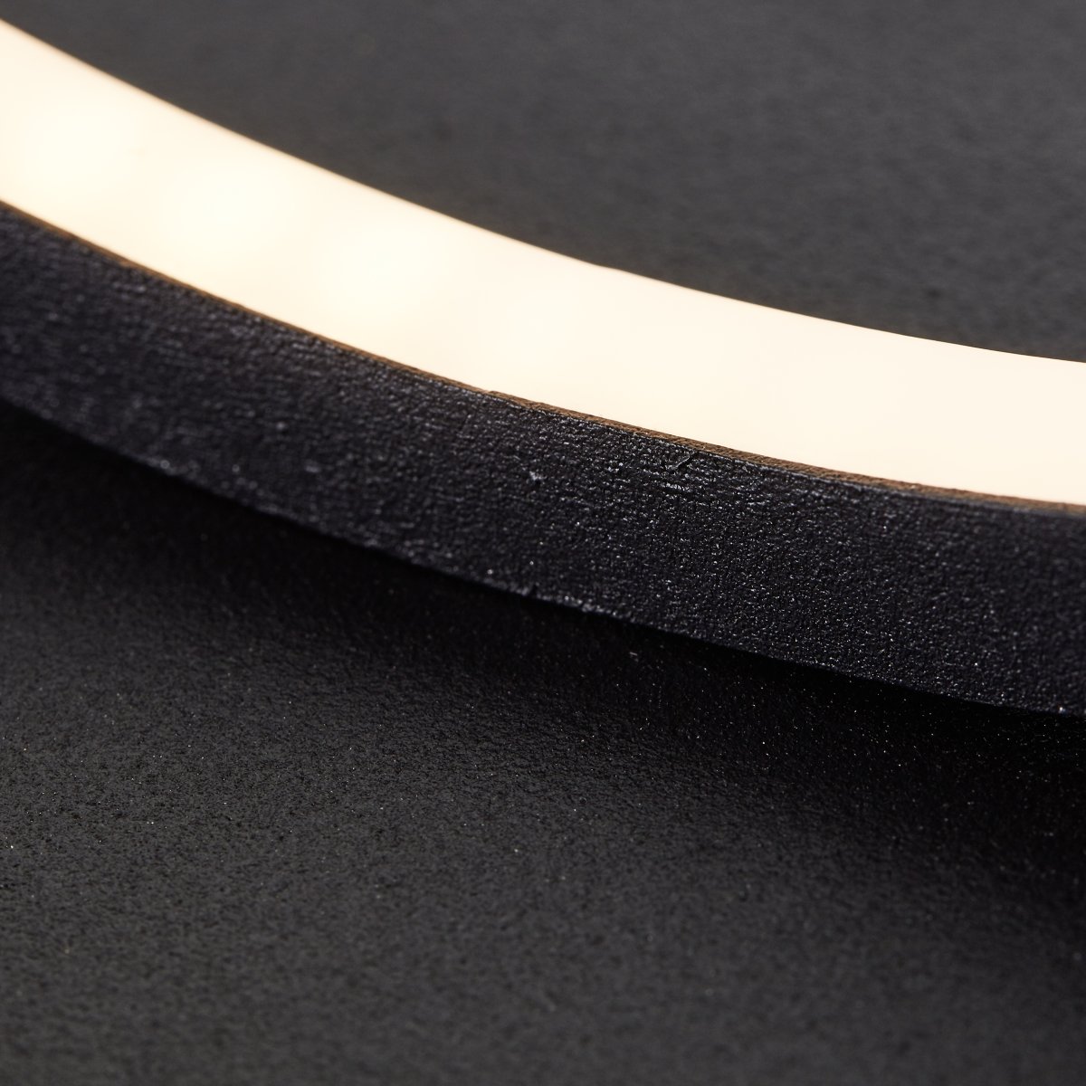 Chaumont 28cm Schwarz tischlampe Von Brilliant - Die Lampe ist eine stilvolle Erg&auml;nzung f&uuml;r Ihr Zuhause und hinterl&auml;sst einen eleganten Eindruck, egal wo Sie sie platzieren.