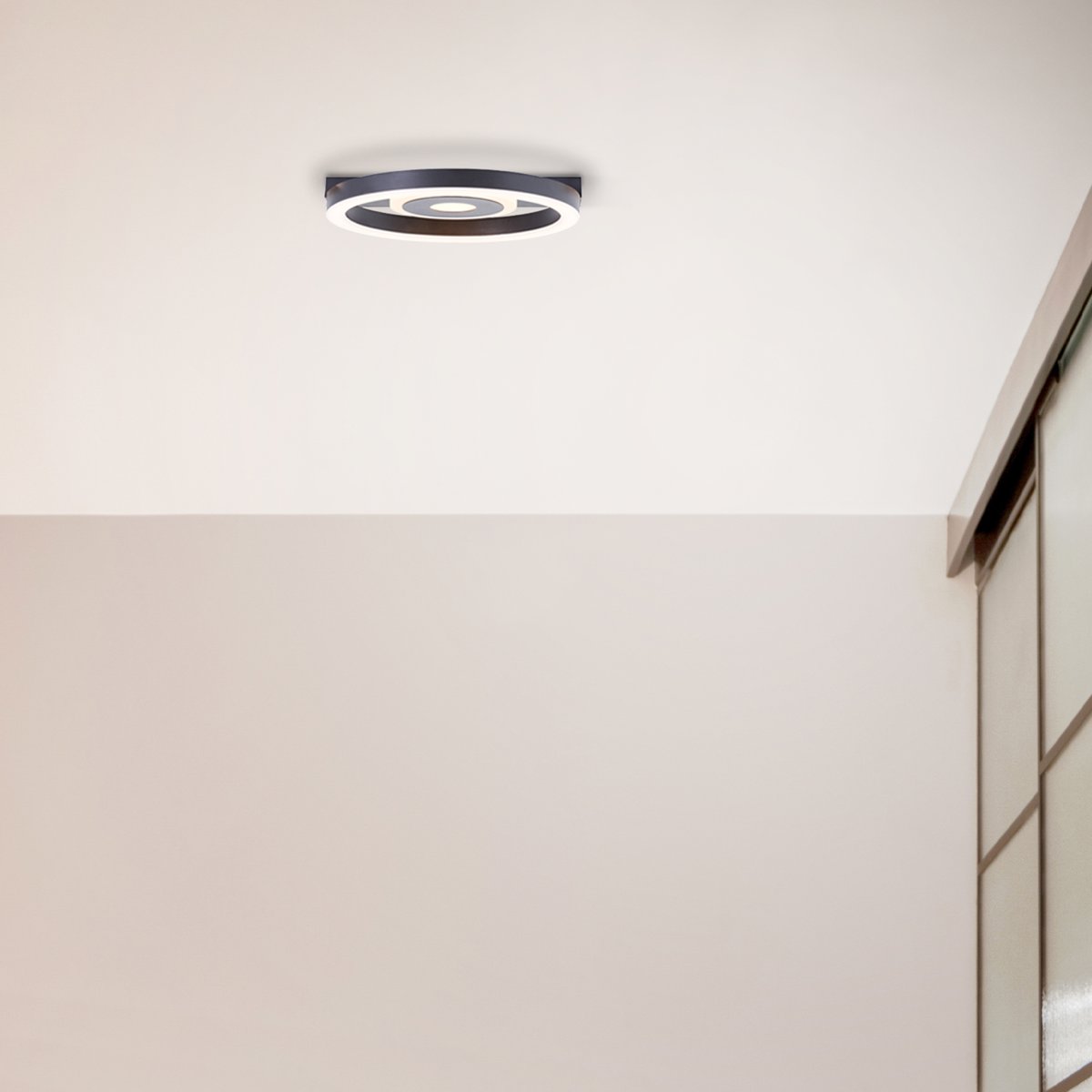 Maureen Ø20 Schwarz deckenleuchte Von Brilliant - Die Deckenleuchte Maureen sorgt f&uuml;r eine dekorative Beleuchtung und eignet sich perfekt f&uuml;r Wohnzimmer und B&uuml;ros.