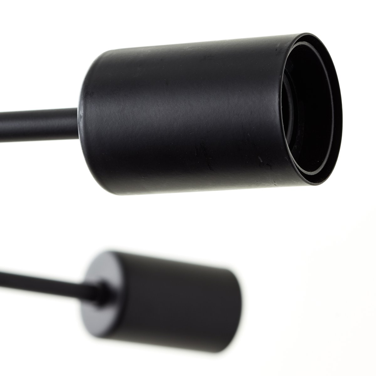 Dree Ø90 Mattschwarz hängelampe Von Brilliant - Mit einem Durchmesser von 90 cm und einem eleganten schwarzen Finish passt es perfekt in jedes moderne Interieur.