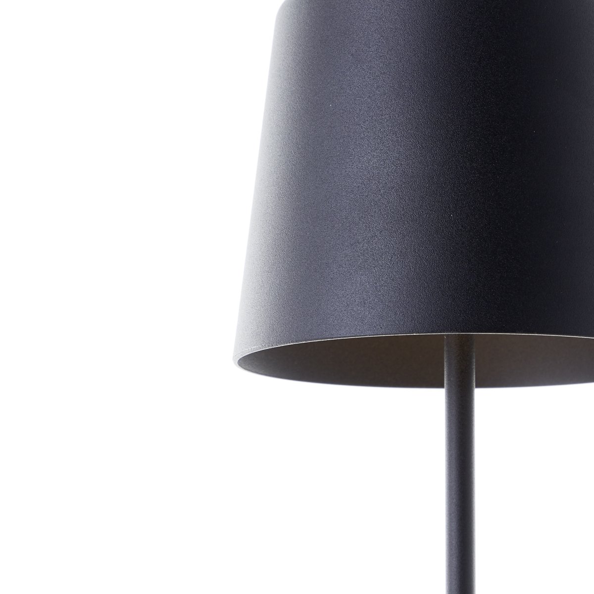Kaami 37cm Mattschwarz tragbare Von Brilliant - Mit seiner hohen IP44-Einstufung ist es wetterfest und perfekt f&uuml;r den Au&szlig;en- und Innenbereich geeignet.