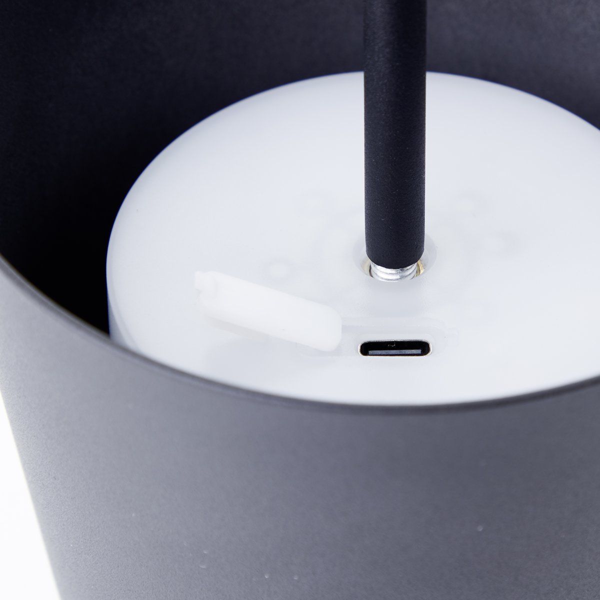 Kaami 37cm Mattschwarz tragbare Von Brilliant - Mit seiner hohen IP44-Einstufung ist es wetterfest und perfekt f&uuml;r den Au&szlig;en- und Innenbereich geeignet.