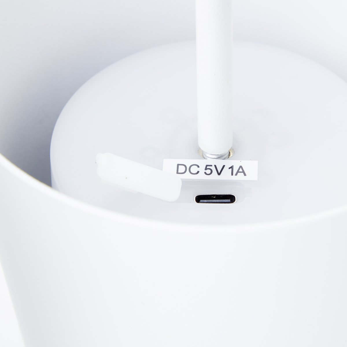 Kaami 37cm Mattweiß tragbare Von Brilliant - Mit seiner hohen IP44-Einstufung ist es wetterfest und perfekt f&uuml;r den Au&szlig;en- und Innenbereich geeignet.