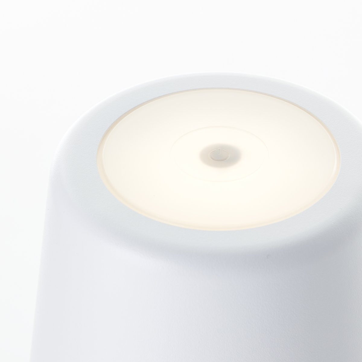 Kaami 37cm Mattweiß tragbare Von Brilliant - Mit seiner hohen IP44-Einstufung ist es wetterfest und perfekt f&uuml;r den Au&szlig;en- und Innenbereich geeignet.