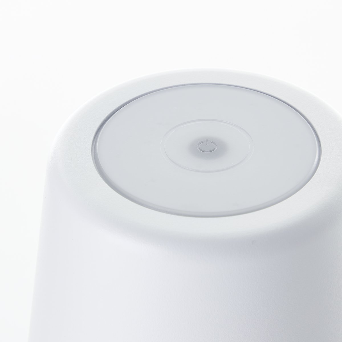 Kaami 37cm Mattweiß tragbare Von Brilliant - Mit seiner hohen IP44-Einstufung ist es wetterfest und perfekt f&uuml;r den Au&szlig;en- und Innenbereich geeignet.