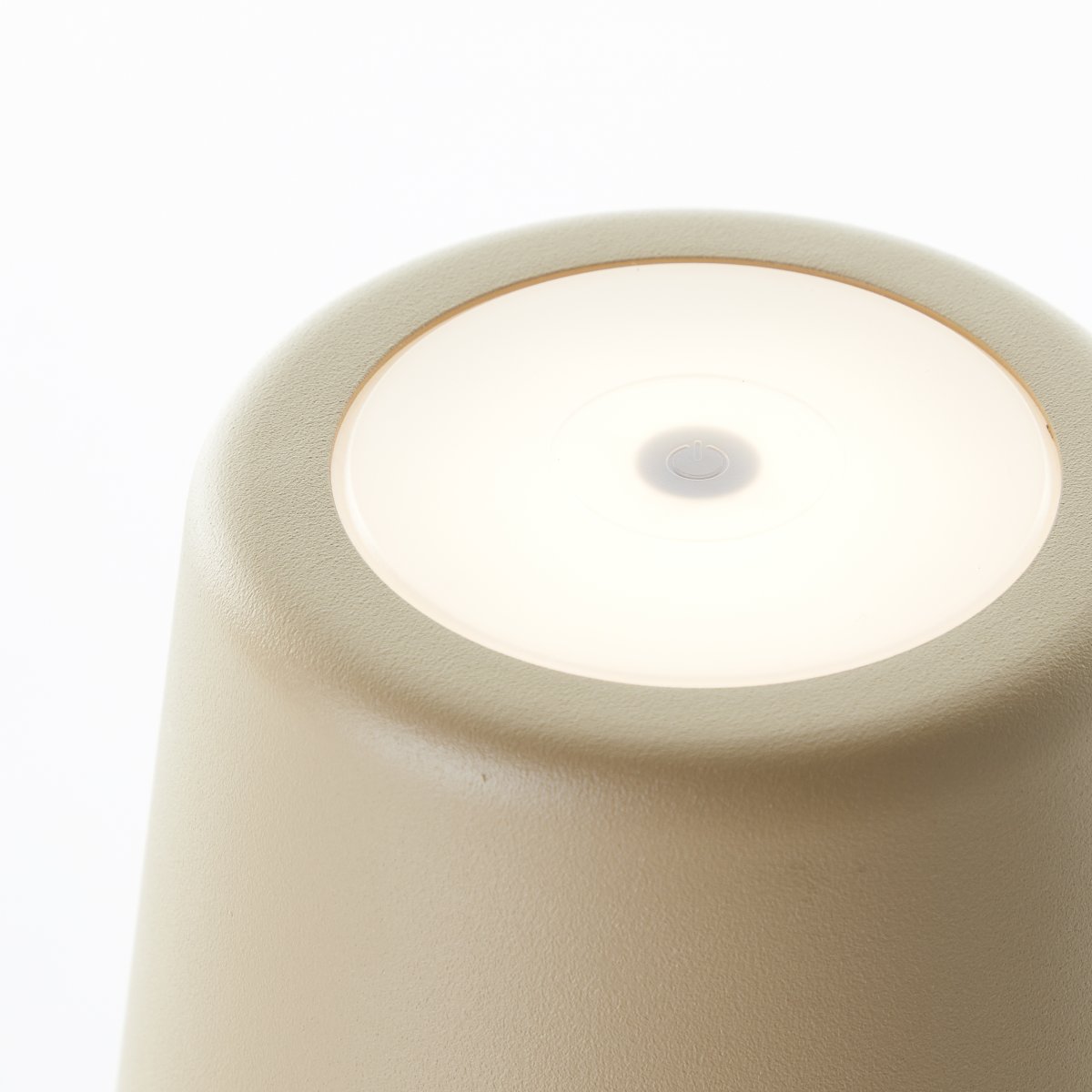 Kaami 37cm Matter Cappuccino tragbare Von Brilliant - Mit seiner hohen IP44-Einstufung ist es wetterfest und perfekt f&uuml;r den Au&szlig;en- und Innenbereich geeignet.