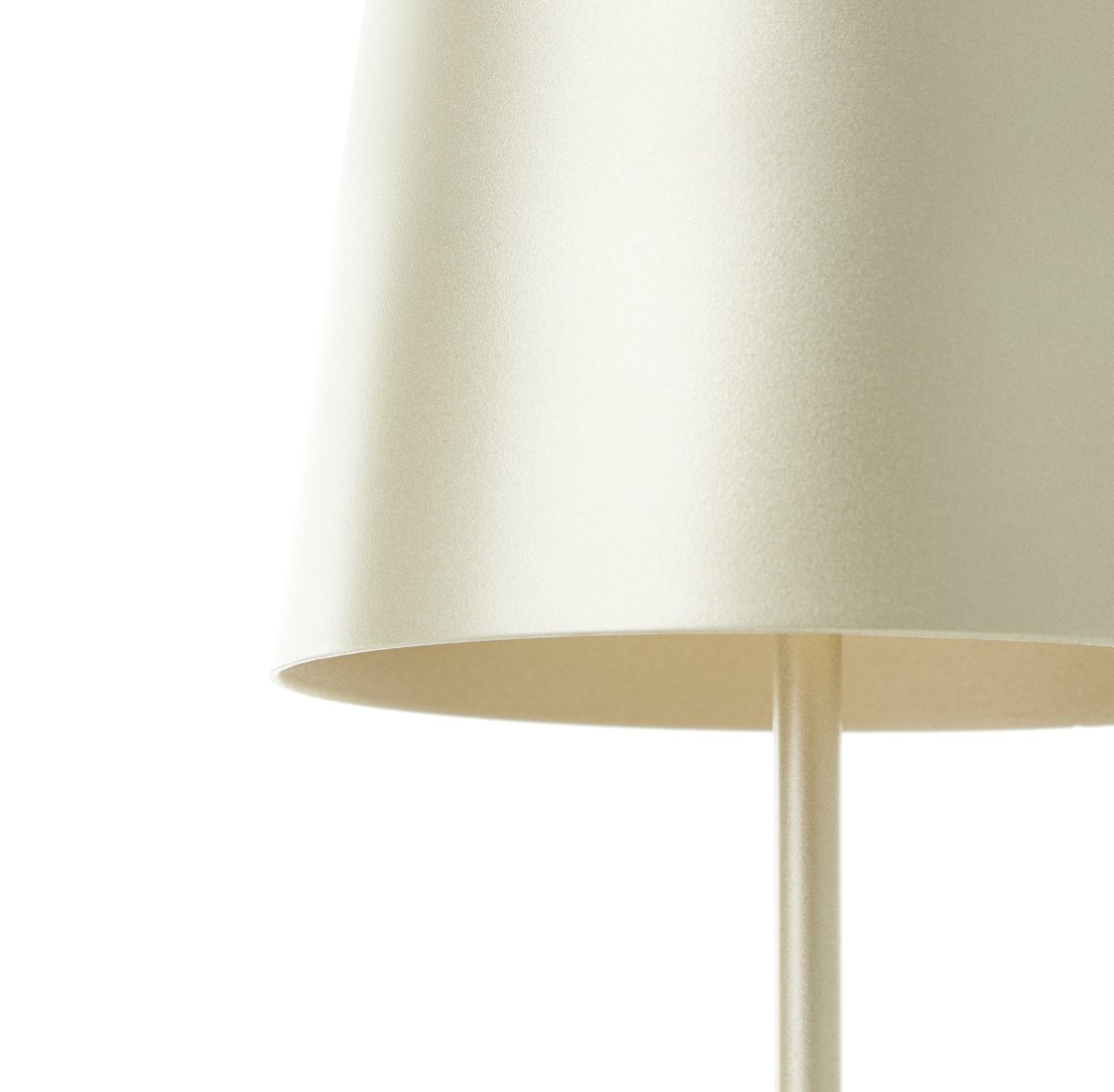 Kaami 37cm Mattgold tragbare Von Brilliant - Mit seiner hohen IP44-Einstufung ist es wetterfest und perfekt f&uuml;r den Au&szlig;en- und Innenbereich geeignet.