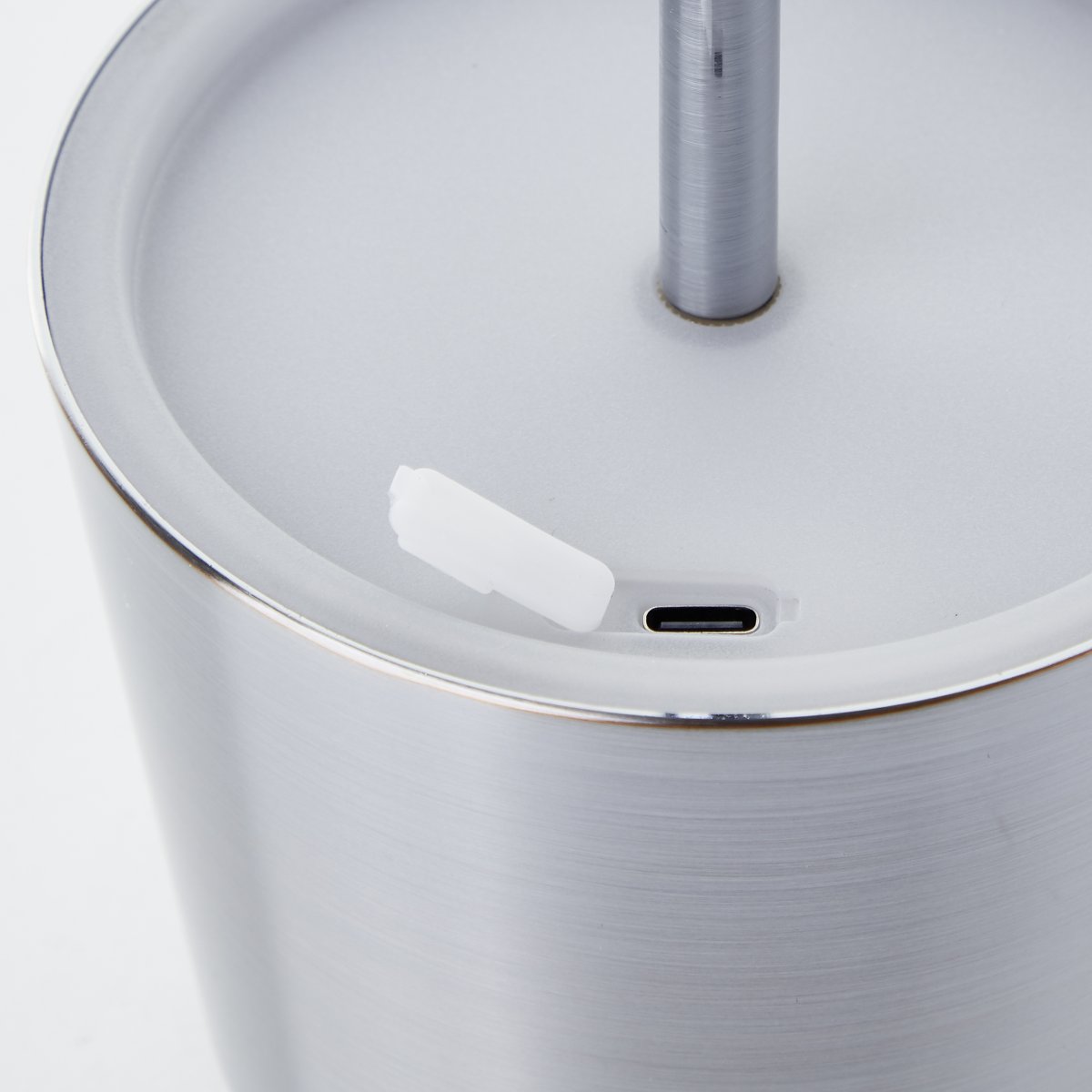 Xaana 37cm Nickel tragbare Von Brilliant - Mit der Touch-Dimmer-Funktion und der einstellbaren Farbtemperatur von Warmwei&szlig; bis Kaltwei&szlig; sorgt sie f&uuml;r eine angenehme Atmosph&auml;re im Innen- und Au&szlig;enbereich.