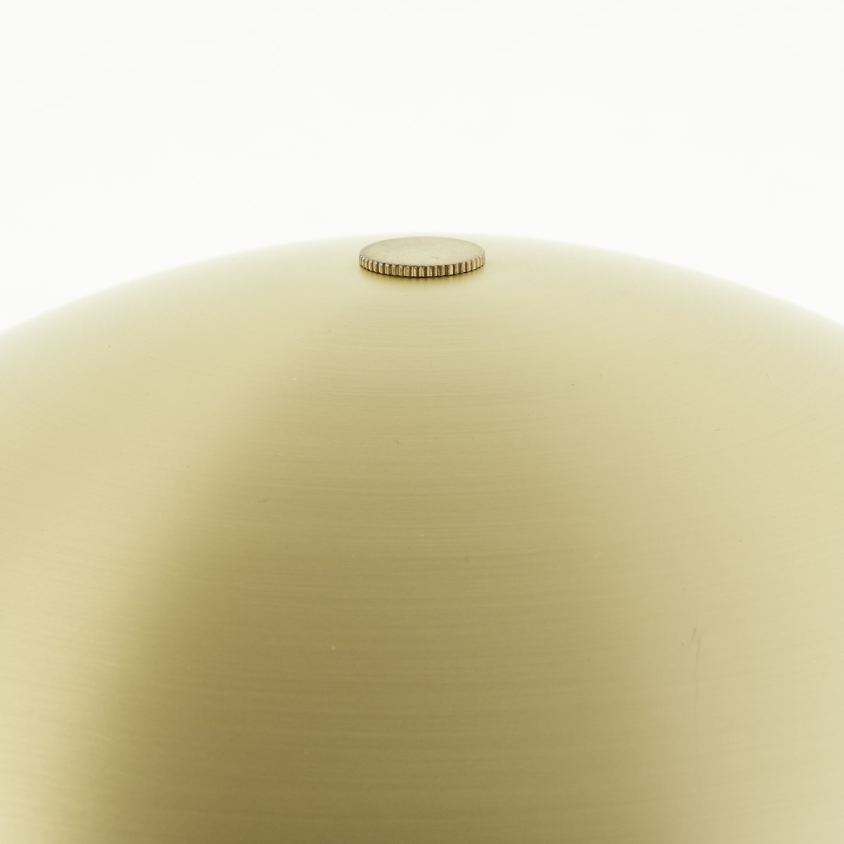 Sigrun 33cm Mattgold tischlampe Von Brilliant - Die Tischleuchte Sigrun ist eine stilvolle und elegante Leuchte aus Metall mit einem modernen Finish in Mattgold.