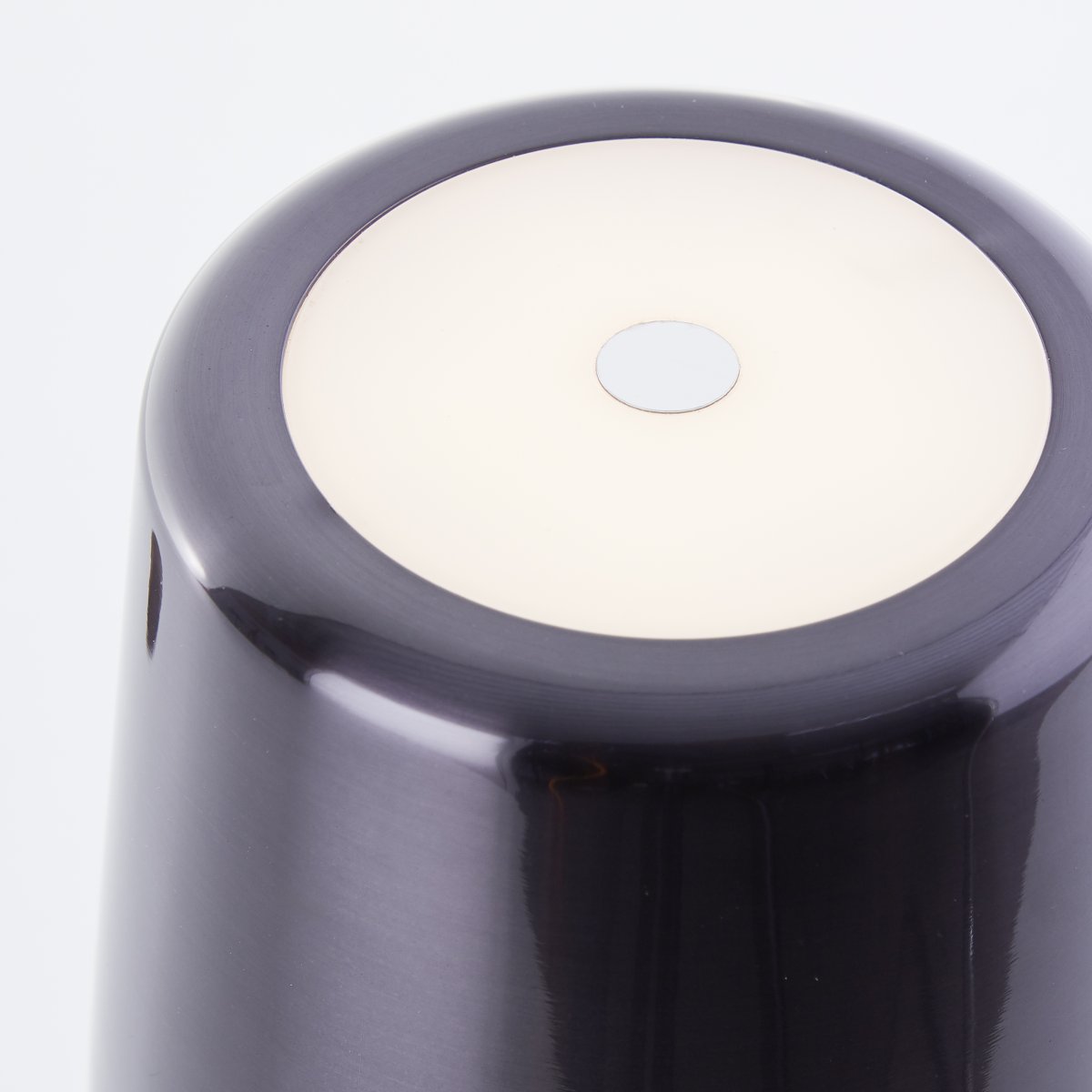 Xaana 37cm Schwarz tragbare Von Brilliant - Mit der Touch-Dimmer-Funktion und der einstellbaren Farbtemperatur von Warmwei&szlig; bis Kaltwei&szlig; sorgt sie f&uuml;r eine angenehme Atmosph&auml;re im Innen- und Au&szlig;enbereich.