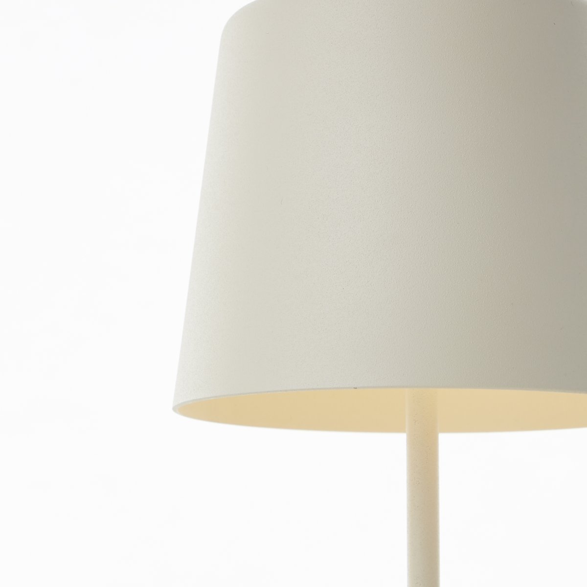 Kaami 37cm Beige tragbare Von Brilliant - Mit seiner hohen IP44-Einstufung ist es wetterfest und perfekt f&uuml;r den Au&szlig;en- und Innenbereich geeignet.