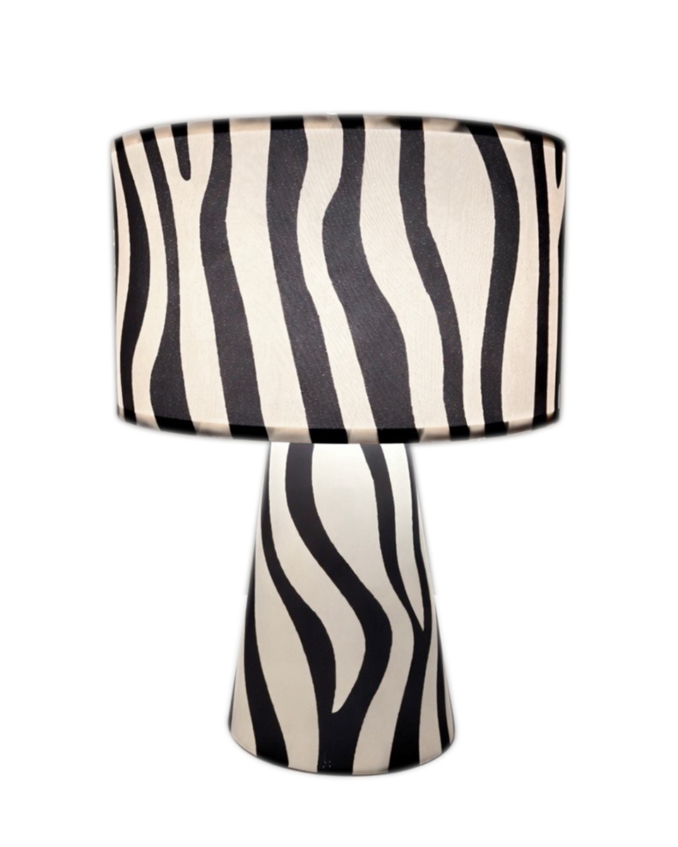 Zany 43cm Schwarzweiß tischlampe Von By Rydéns - Sie besteht aus Textil und Metall und besticht durch ihr ausdrucksstarkes Zebramuster, das jedem Raum eine pers&ouml;nliche und trendige Note verleiht.