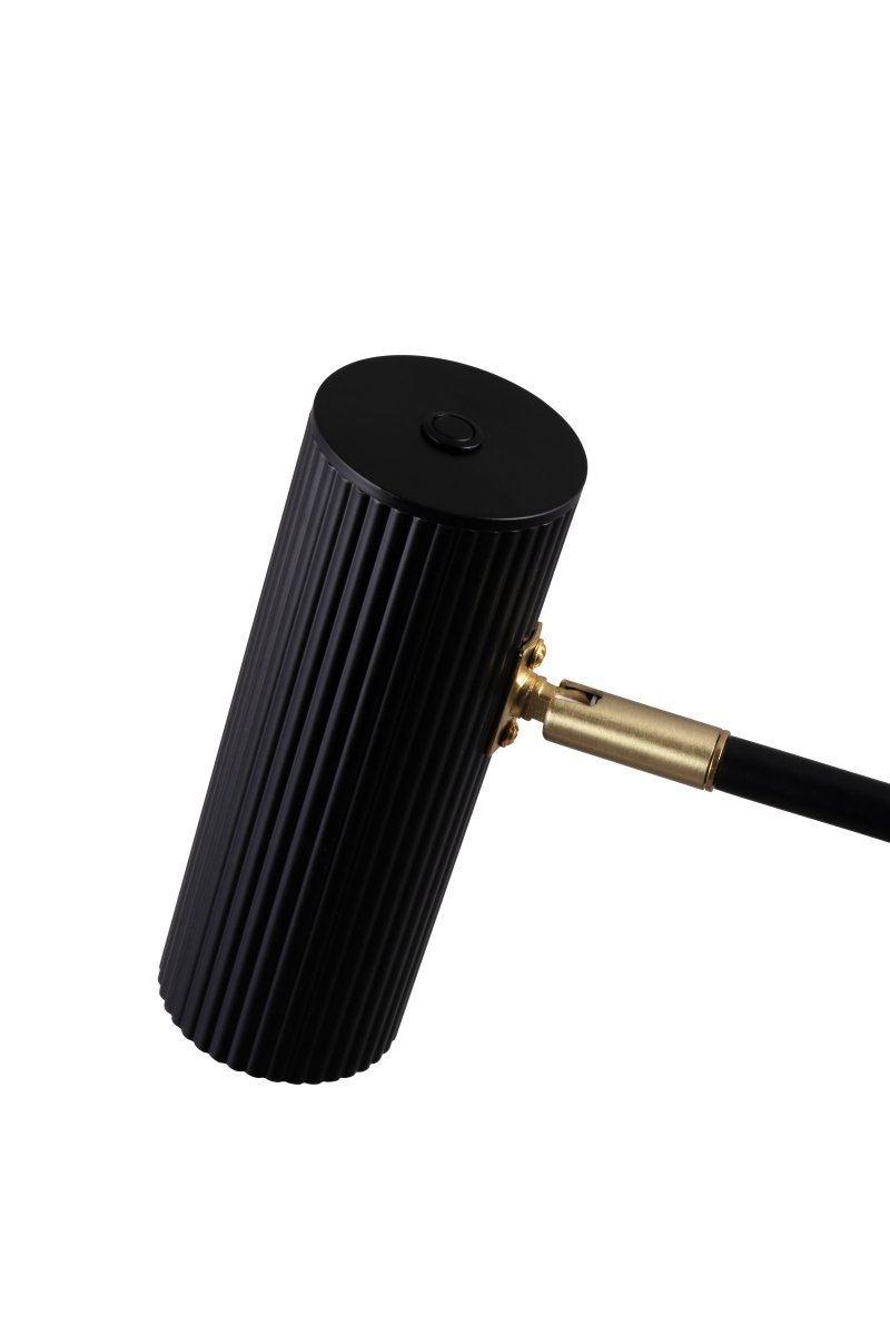 Hubble Read Schwarz stehlampe Von Globen Lighting - Hubble Read ist eine elegante Stehleuchte mit geripptem, netzartigem und kippbarem Schirm, mit dem Sie das Licht in die gewünschte Richtung lenken können.