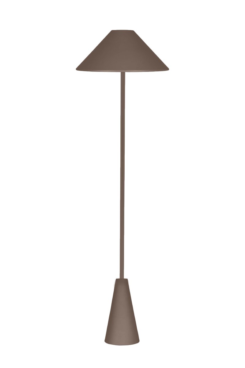 Cannes Mokka stehlampe Von Globen Lighting - Die Stehleuchte Cannes basiert auf einer Balance geometrischer Formen in einem minimalistischen und stilvollen Design, das in viele Umgebungen passt.