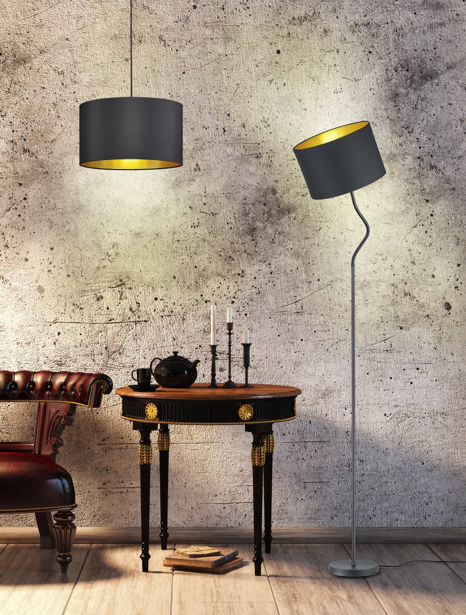 Hostel Schwarz stehlampe Von Trio Lighting - Platzieren Sie die Lampe neben dem Sofa, wo der flexible Arm für optimale Lichtergebnisse sorgt und sich das gewünschte Lichtmuster einstellen lässt.