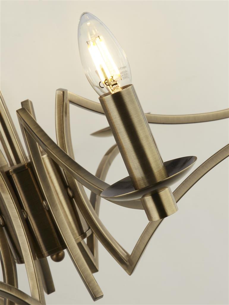 Ascot Ø72 Antikmessing hängelampe Von Searchlight - Dank seiner offenen Konstruktion kann sich das Licht frei verteilen und fügt sich sowohl in einen hellen Flur als auch über einen Esstisch harmonisch ein.