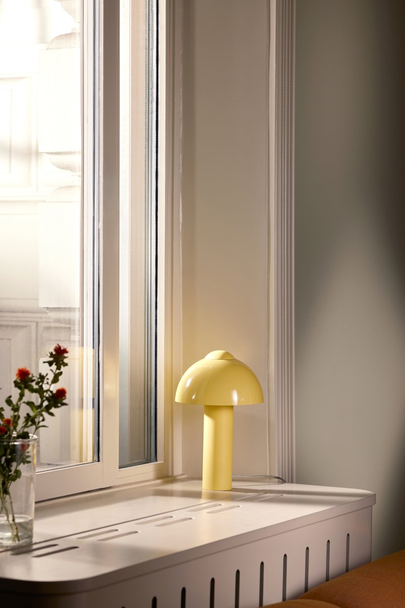Buddy 36cm Gelb tischlampe Von Globen Lighting - Platzieren Sie die Leuchte im Wohnzimmer auf dem Beistelltisch, im Küchenfenster oder auf dem Nachttisch.