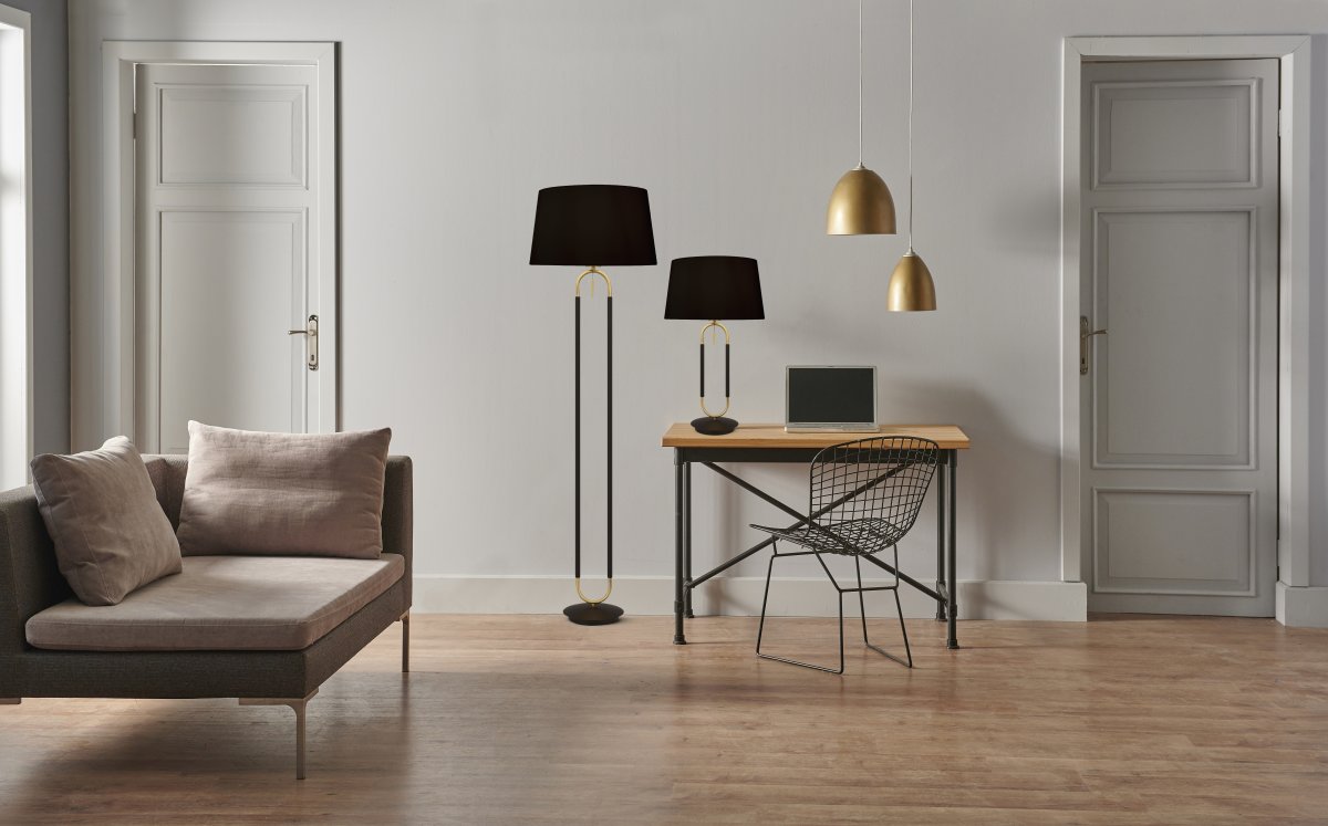 Jazz 50cm Mattschwarz tischlampe Von Searchlight - Das geometrische Metallgestell in Gold und Schwarz bildet einen harmonischen Kontrast, w&auml;hrend der schwarze Lampenschirm ein weiches und angenehmes Licht verbreitet.