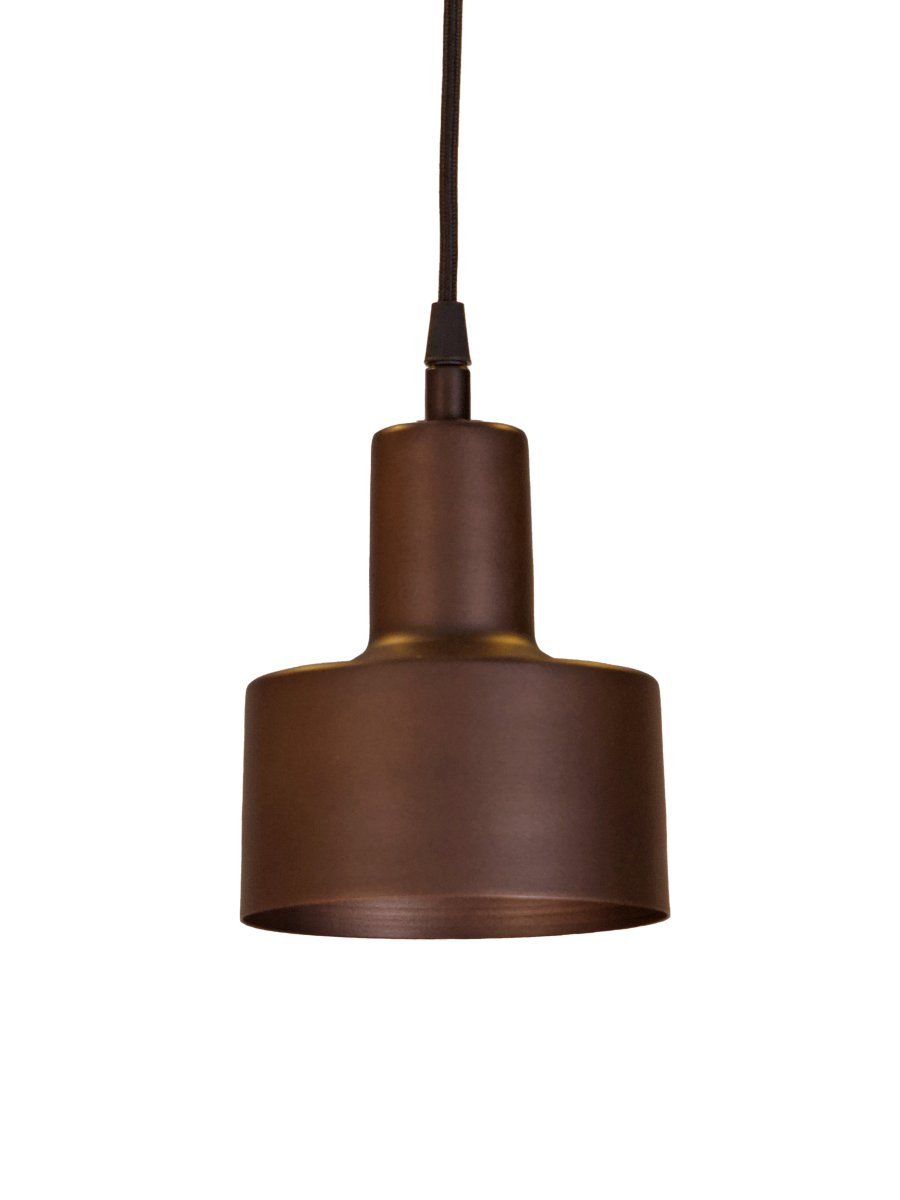 Solo Ø13cm Braun fensterlampe Von PR Home - Solo ist eine schlichte Fensterleuchte aus Metall mit minimalistischem Design.