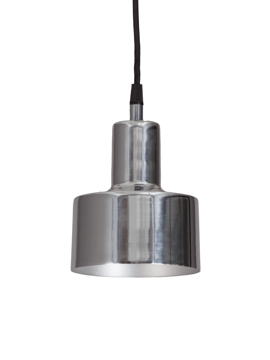Solo Ø13 Chrom fensterlampe Von PR Home - Solo ist eine elegante Fensterleuchte aus Metall mit minimalistischem Design.