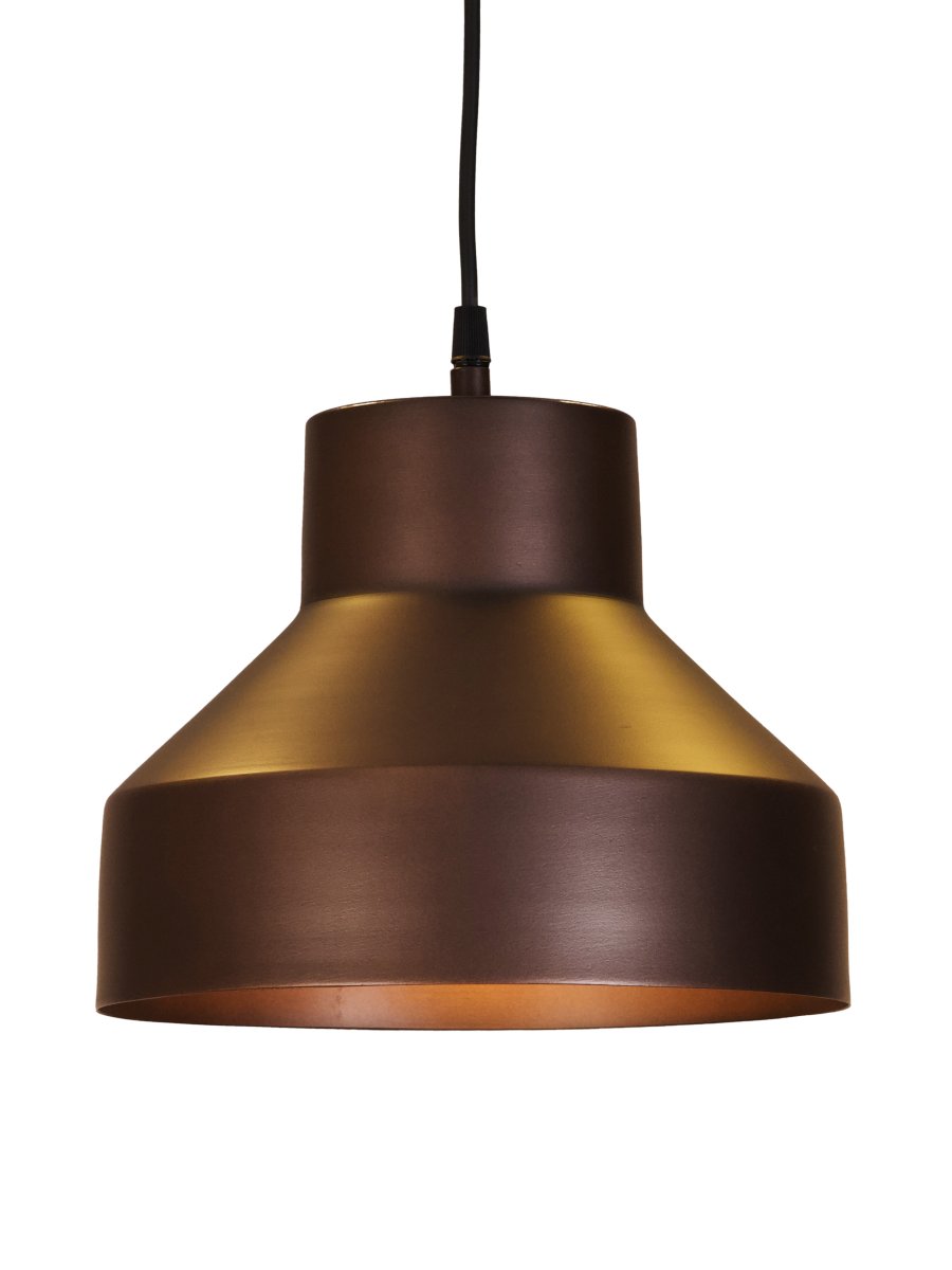 Solo Ø26 Braun hängelampe Von PR Home - Solo ist eine kleinere Pendelleuchte aus Metall mit minimalistischem Design.