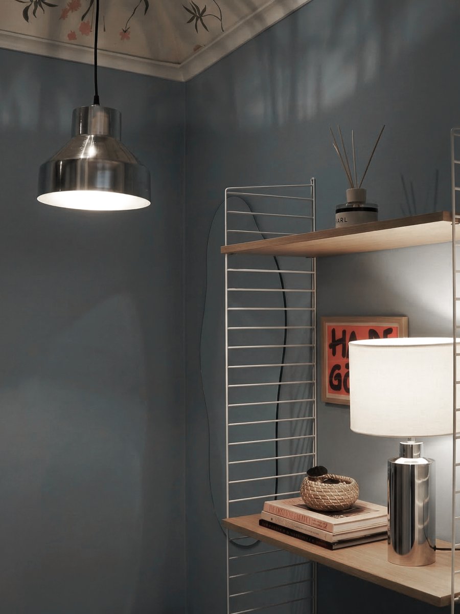 Solo Ø26 Chrom hängelampe Von PR Home - Solo ist eine kleinere Pendelleuchte aus Metall mit minimalistischem Design.